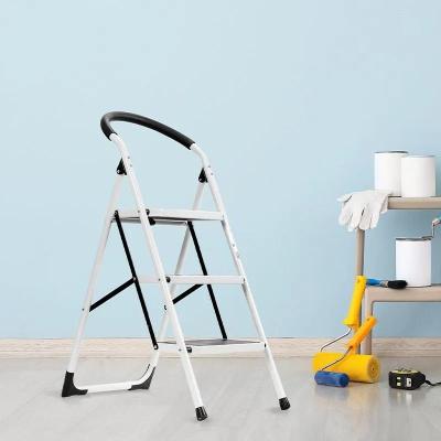 Стремянка стальная трехступенчатая Deli DL509013 макс.высота 670мм, до 150кг, ступени 360x270мм